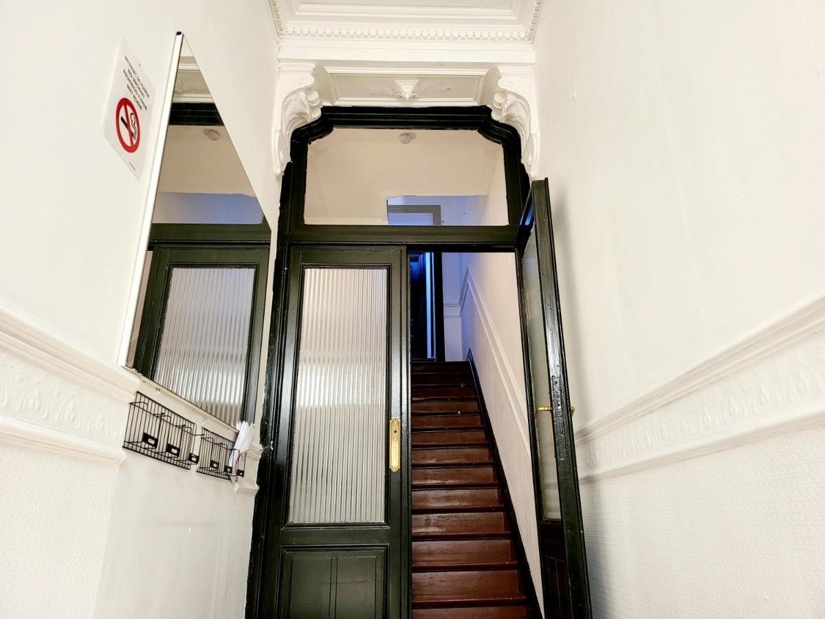 Apartamento Chambre privée au 3e étage sans ascenceur en plein centre de Charleroi Exterior foto