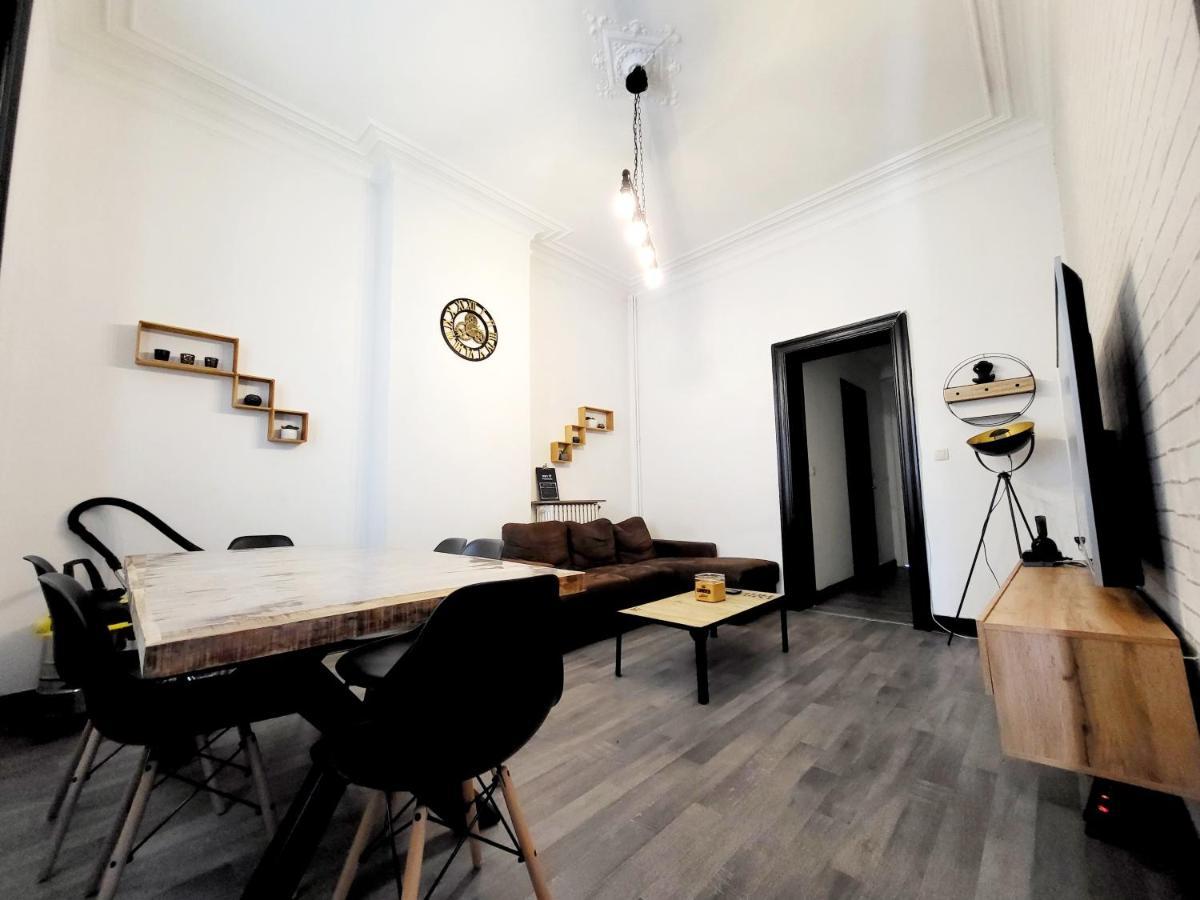 Apartamento Chambre privée au 3e étage sans ascenceur en plein centre de Charleroi Exterior foto