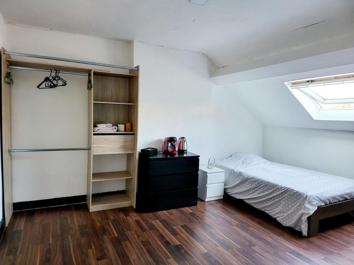 Apartamento Chambre privée au 3e étage sans ascenceur en plein centre de Charleroi Exterior foto